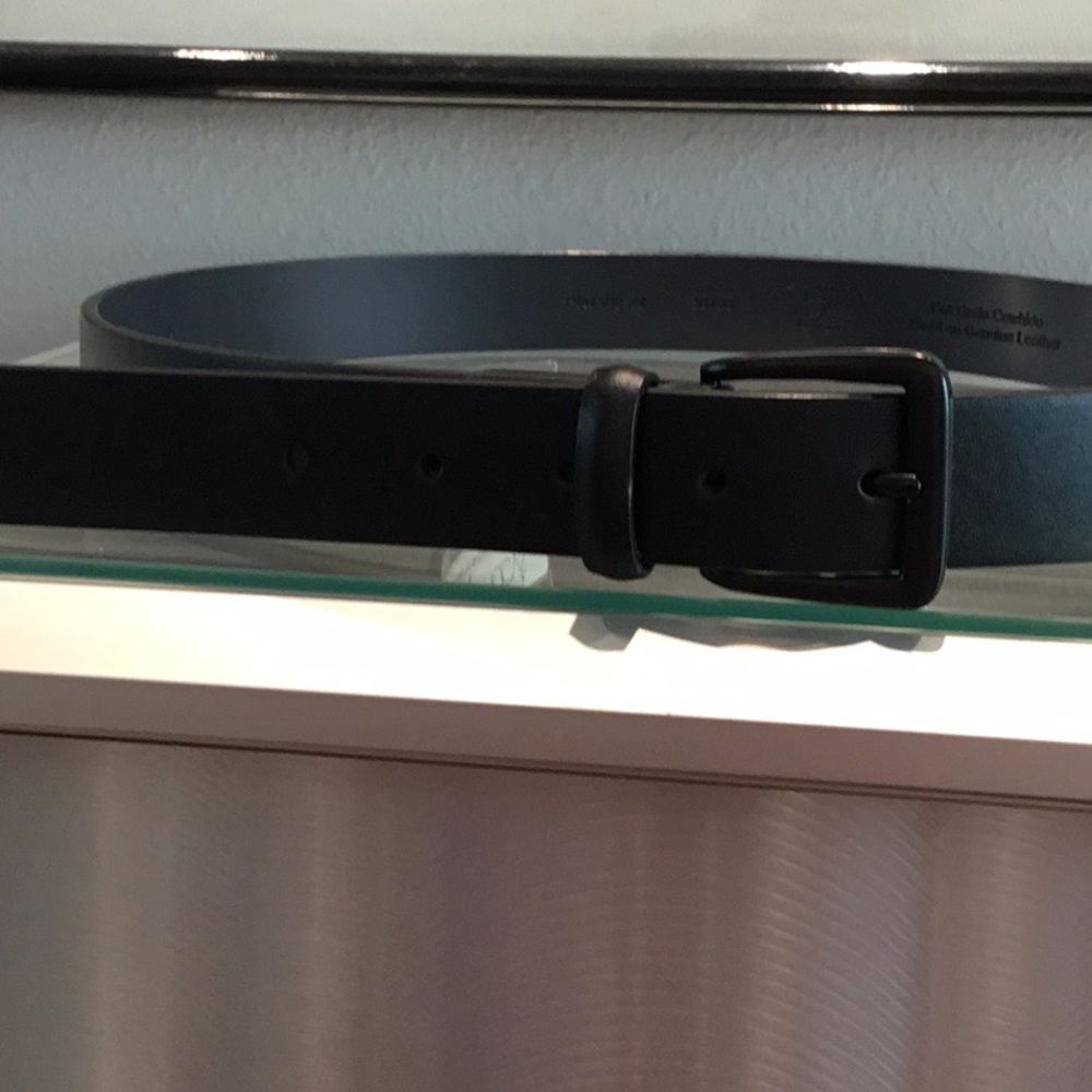 Men’s brown leather belt
